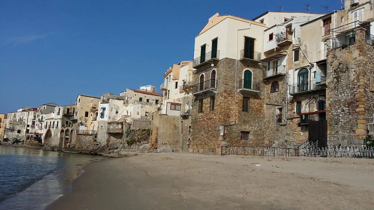 Balcone sulla spiaggia Cefalù Bed & Breakfast